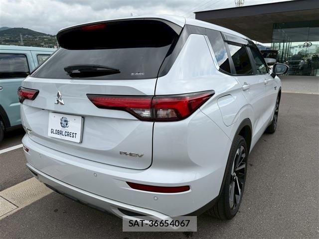 Mitsubishi OUTLANDER PHEV 2023-08 7060154-5