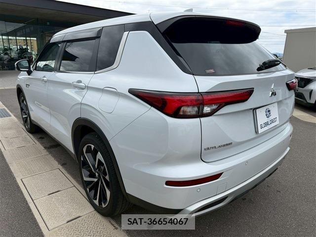 Mitsubishi OUTLANDER PHEV 2023-08 7060154-7