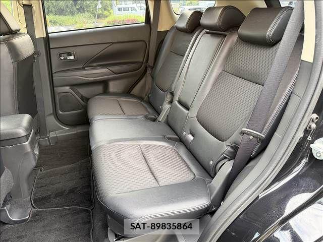 Mitsubishi OUTLANDER PHEV 2014-01 7060159-9