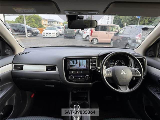 Mitsubishi OUTLANDER PHEV 2014-01 7060159-1