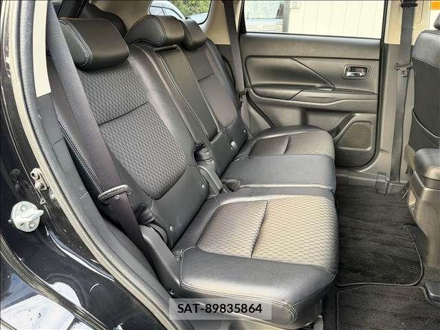 Mitsubishi OUTLANDER PHEV 2014-01 7060159-23