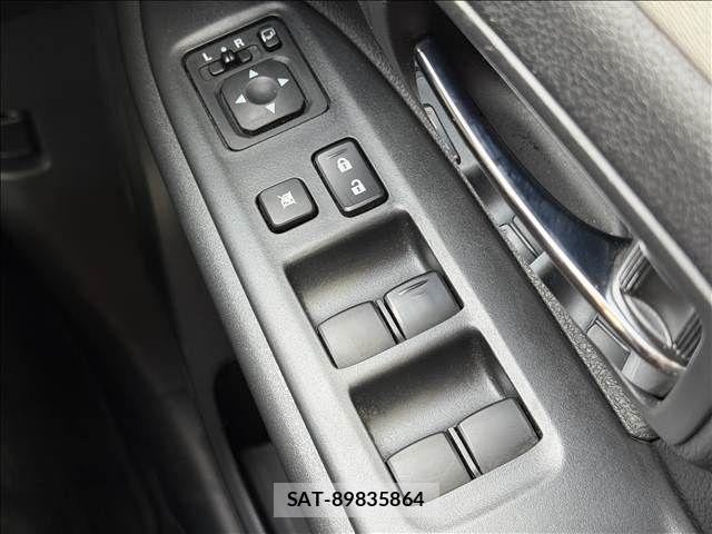 Mitsubishi OUTLANDER PHEV 2014-01 7060159-26