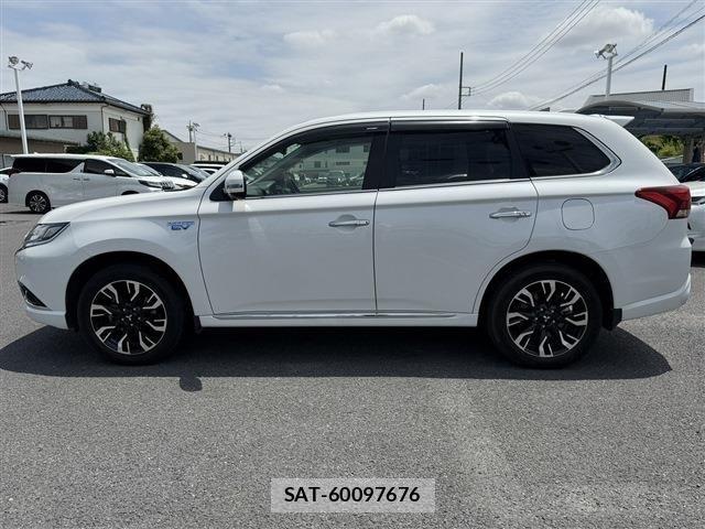 Mitsubishi OUTLANDER PHEV 2016-03 7060157-11