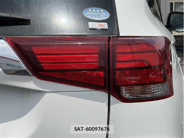 Mitsubishi OUTLANDER PHEV 2016-03 7060157-13