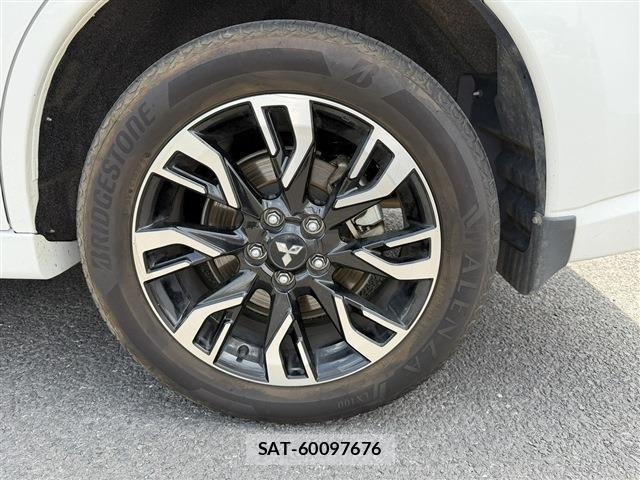 Mitsubishi OUTLANDER PHEV 2016-03 7060157-14