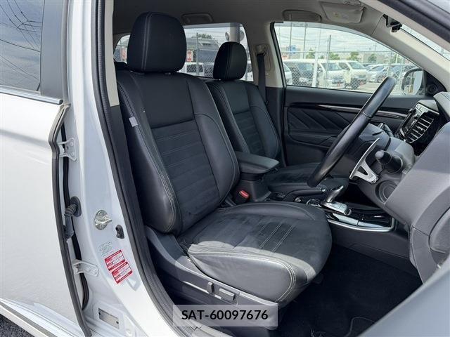 Mitsubishi OUTLANDER PHEV 2016-03 7060157-15