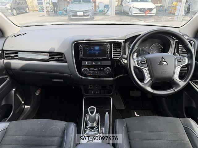 Mitsubishi OUTLANDER PHEV 2016-03 7060157-17