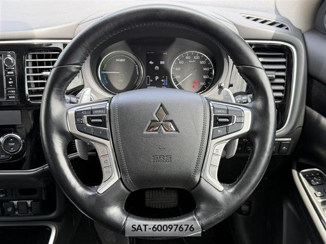 Mitsubishi OUTLANDER PHEV 2016-03 7060157-18