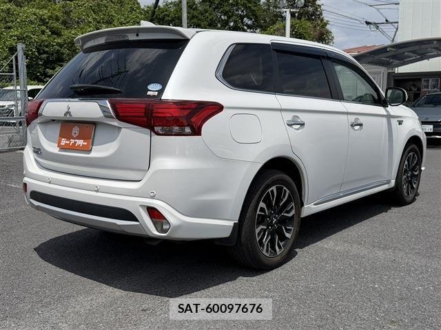 Mitsubishi OUTLANDER PHEV 2016-03 7060157-22