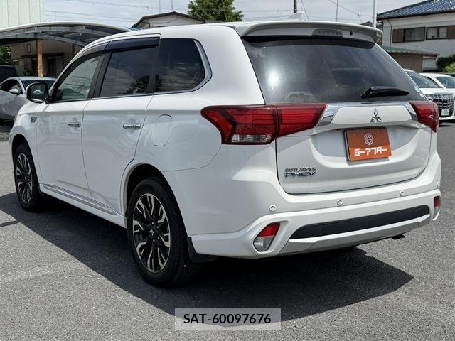 Mitsubishi OUTLANDER PHEV 2016-03 7060157-23