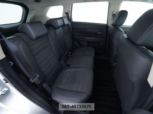 Mitsubishi OUTLANDER PHEV 2019-01 7060156-6
