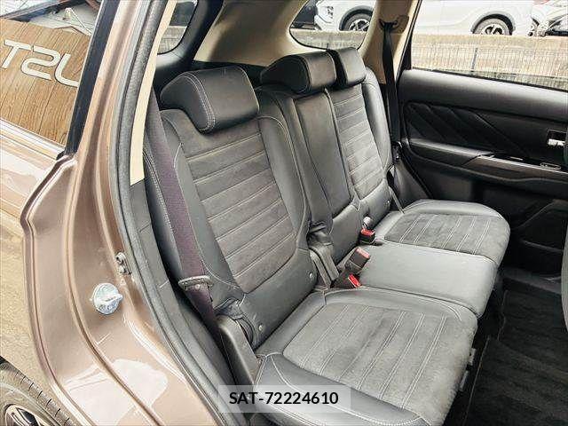 Mitsubishi OUTLANDER PHEV 2015-09 7060158-9