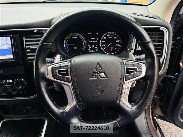 Mitsubishi OUTLANDER PHEV 2015-09 7060158-11