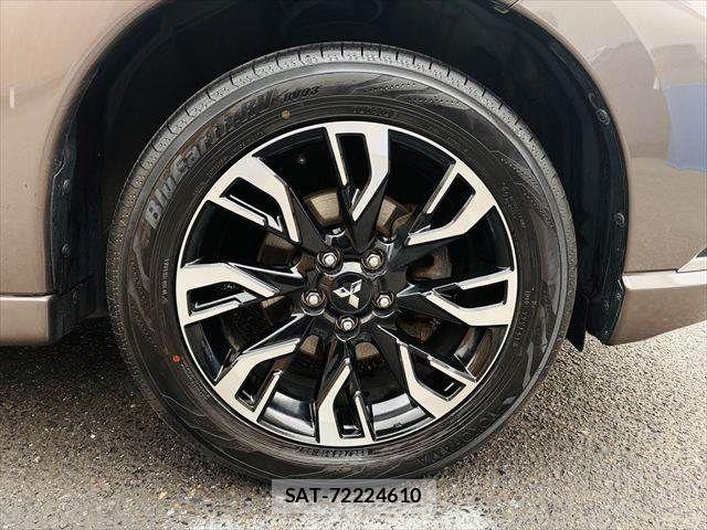 Mitsubishi OUTLANDER PHEV 2015-09 7060158-14