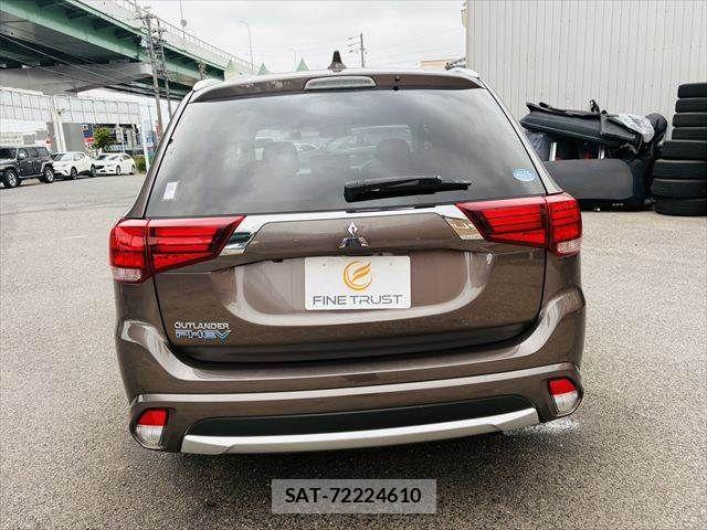 Mitsubishi OUTLANDER PHEV 2015-09 7060158-19