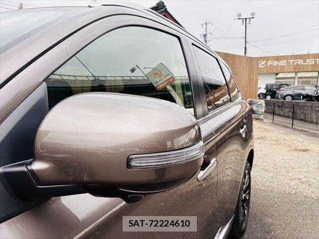 Mitsubishi OUTLANDER PHEV 2015-09 7060158-26
