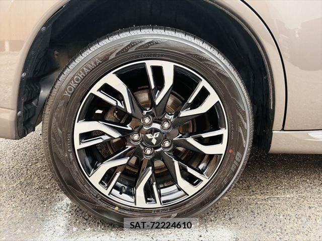 Mitsubishi OUTLANDER PHEV 2015-09 7060158-28