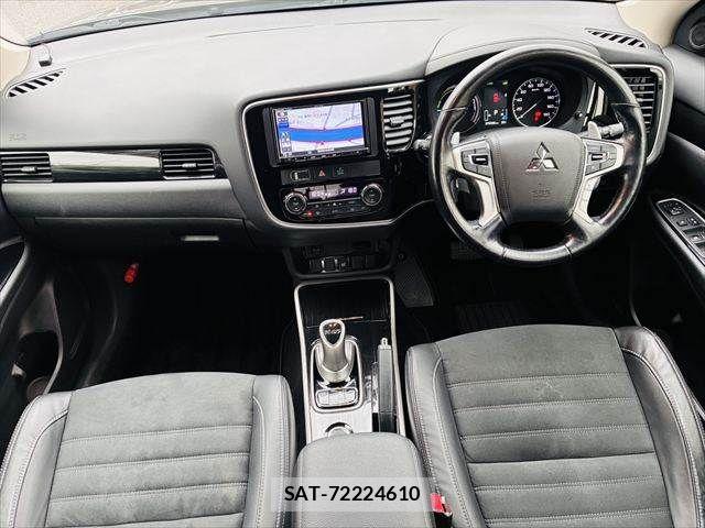 Mitsubishi OUTLANDER PHEV 2015-09 7060158-2