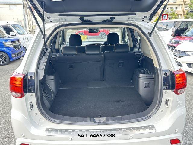 Mitsubishi OUTLANDER PHEV 2016-03 7060155-10