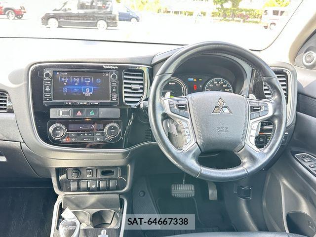 Mitsubishi OUTLANDER PHEV 2016-03 7060155-13
