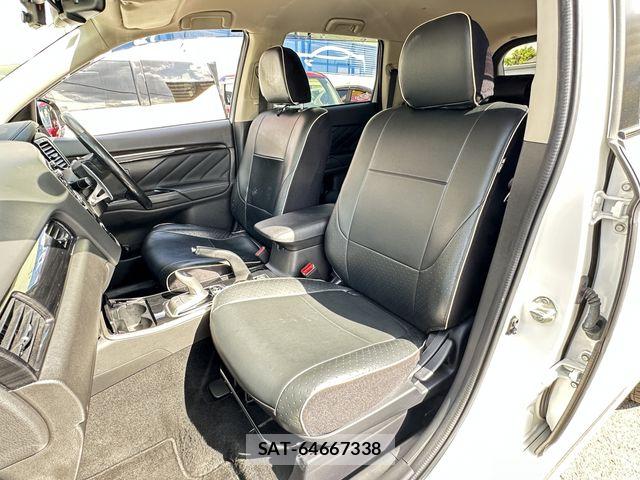 Mitsubishi OUTLANDER PHEV 2016-03 7060155-15