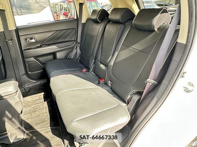 Mitsubishi OUTLANDER PHEV 2016-03 7060155-17