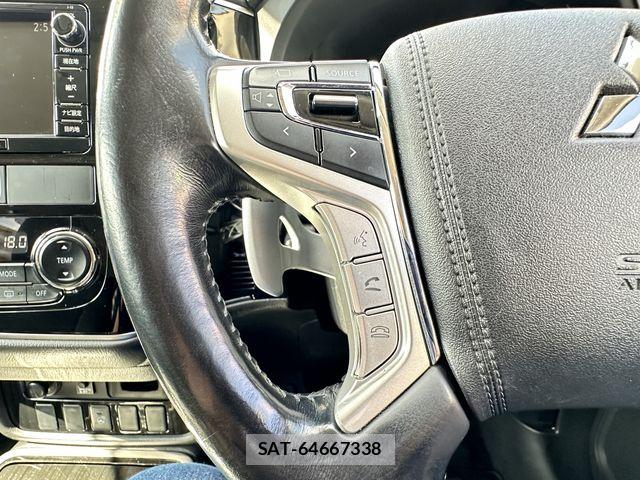 Mitsubishi OUTLANDER PHEV 2016-03 7060155-21