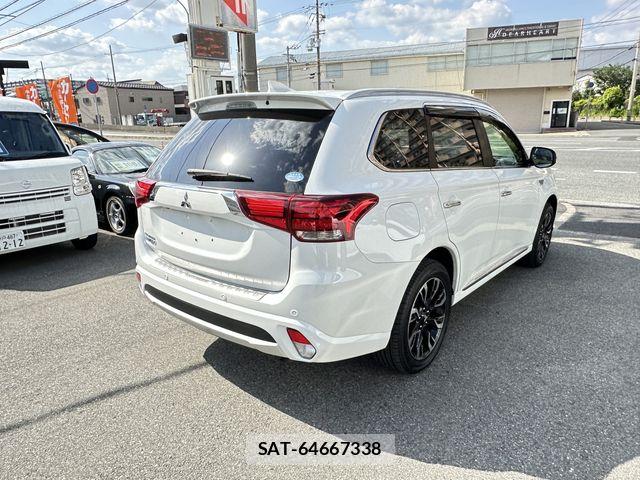 Mitsubishi OUTLANDER PHEV 2016-03 7060155-4