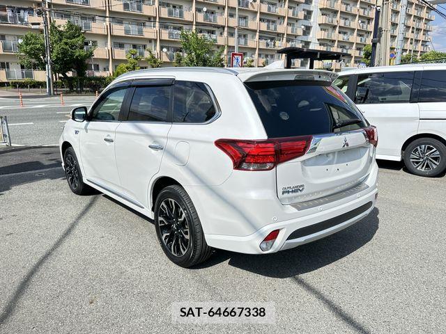 Mitsubishi OUTLANDER PHEV 2016-03 7060155-5