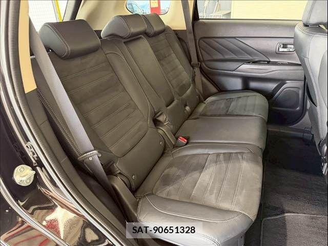 Mitsubishi OUTLANDER PHEV 2018-08 7060160-9
