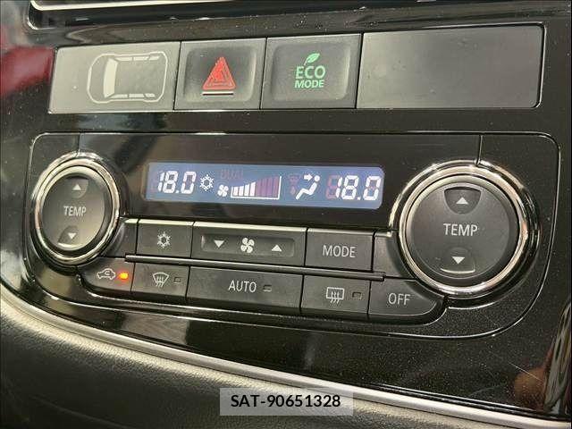 Mitsubishi OUTLANDER PHEV 2018-08 7060160-17