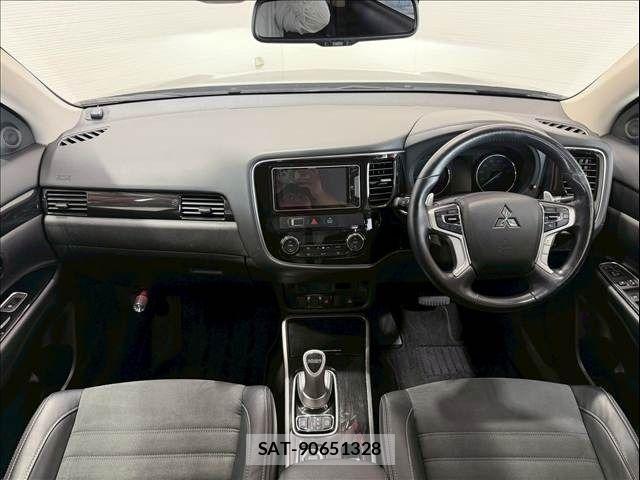 Mitsubishi OUTLANDER PHEV 2018-08 7060160-1