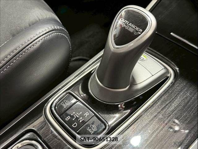 Mitsubishi OUTLANDER PHEV 2018-08 7060160-22