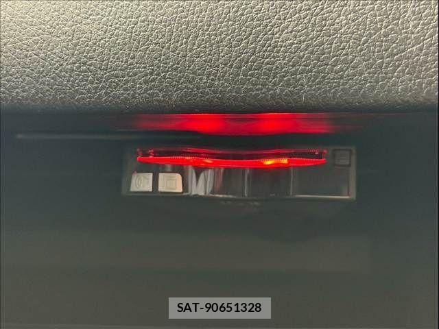 Mitsubishi OUTLANDER PHEV 2018-08 7060160-26