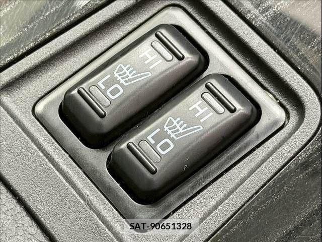 Mitsubishi OUTLANDER PHEV 2018-08 7060160-27