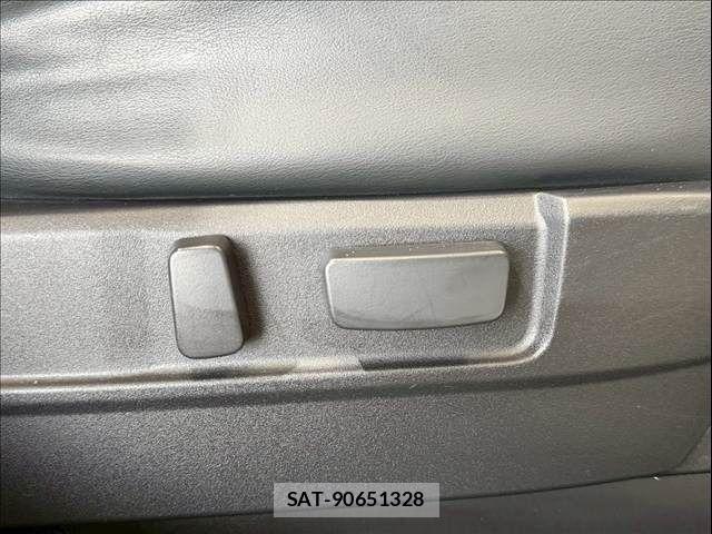 Mitsubishi OUTLANDER PHEV 2018-08 7060160-29