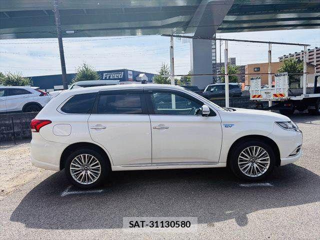 Mitsubishi OUTLANDER PHEV 2018-10 7223370-16