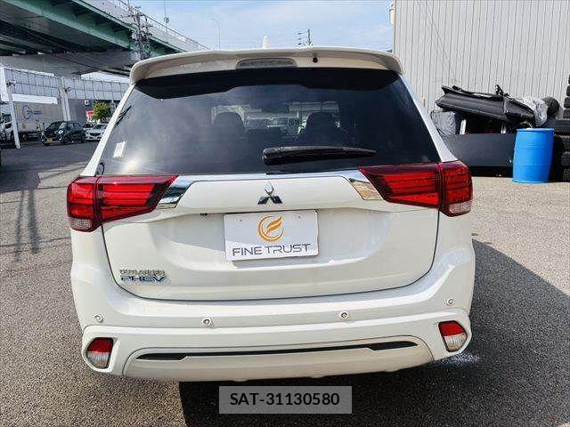 Mitsubishi OUTLANDER PHEV 2018-10 7223370-18