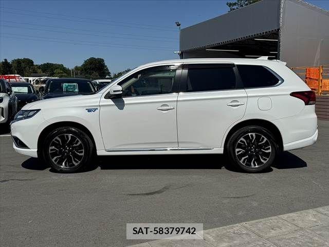 Mitsubishi OUTLANDER PHEV 2017-11 7223359-10