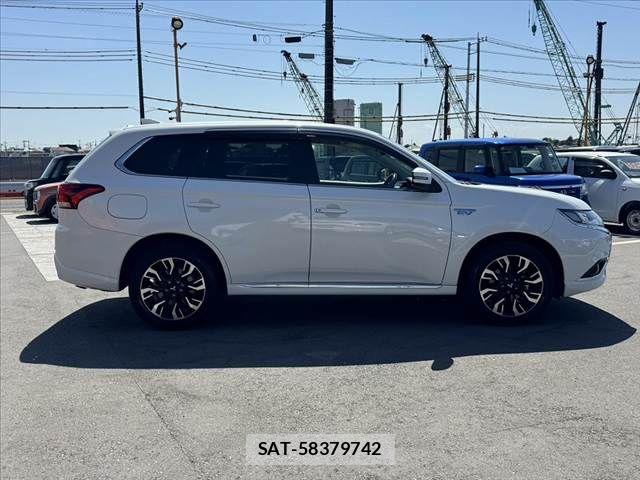 Mitsubishi OUTLANDER PHEV 2017-11 7223359-11
