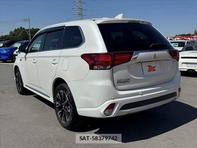 Mitsubishi OUTLANDER PHEV 2017-11 7223359-12