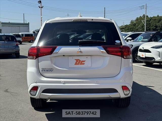 Mitsubishi OUTLANDER PHEV 2017-11 7223359-13