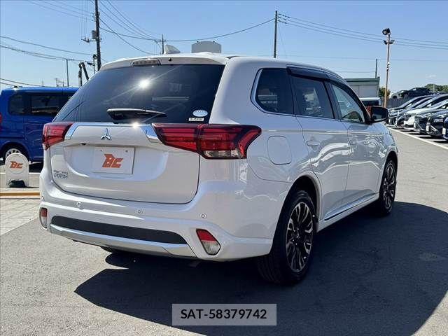 Mitsubishi OUTLANDER PHEV 2017-11 7223359-14