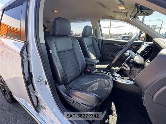 Mitsubishi OUTLANDER PHEV 2017-11 7223359-15