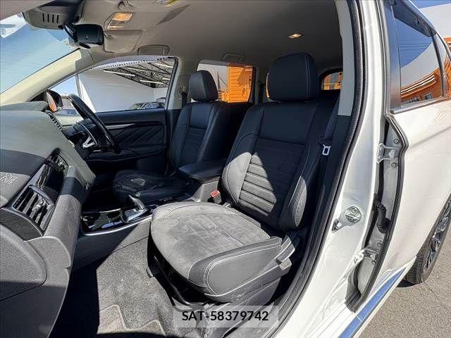 Mitsubishi OUTLANDER PHEV 2017-11 7223359-16