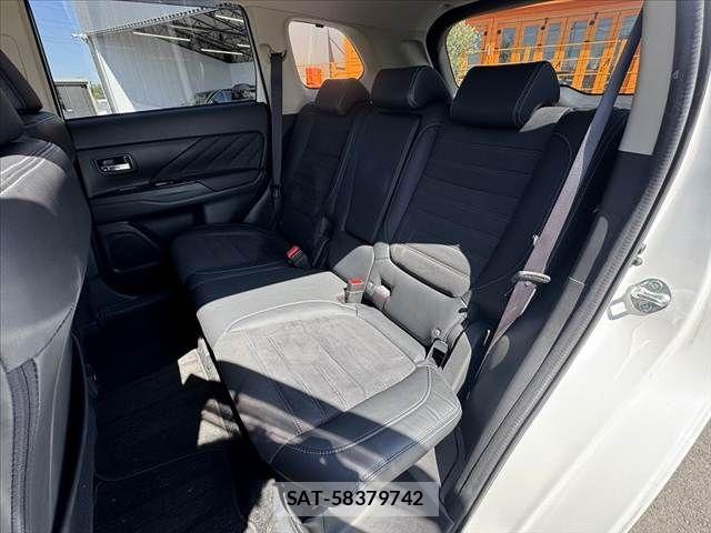 Mitsubishi OUTLANDER PHEV 2017-11 7223359-17