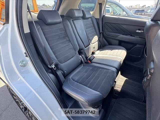 Mitsubishi OUTLANDER PHEV 2017-11 7223359-19