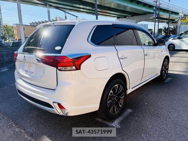 Mitsubishi OUTLANDER PHEV 2015-10 7216948-17