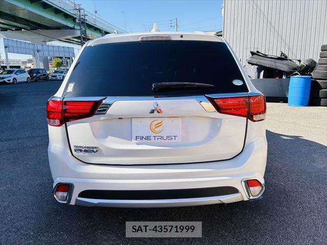 Mitsubishi OUTLANDER PHEV 2015-10 7216948-18