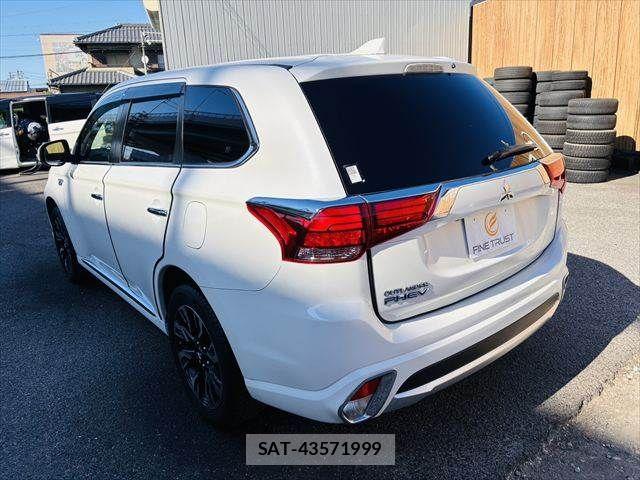 Mitsubishi OUTLANDER PHEV 2015-10 7216948-19